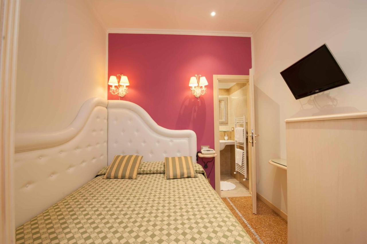 ואראצה Hotel Astigiana & Appartamenti מראה חיצוני תמונה