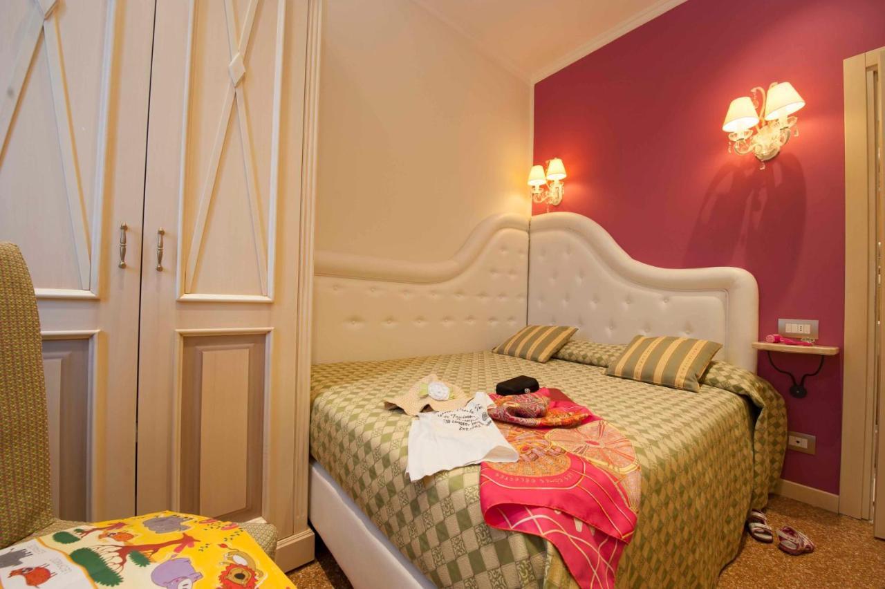 ואראצה Hotel Astigiana & Appartamenti מראה חיצוני תמונה