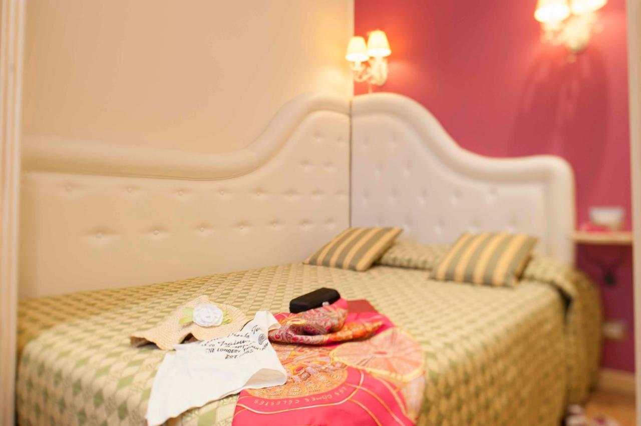 ואראצה Hotel Astigiana & Appartamenti מראה חיצוני תמונה