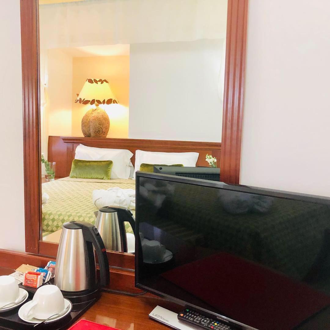 ואראצה Hotel Astigiana & Appartamenti מראה חיצוני תמונה
