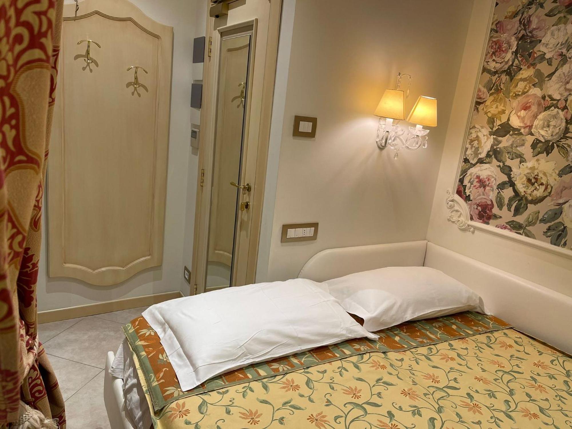 ואראצה Hotel Astigiana & Appartamenti מראה חיצוני תמונה