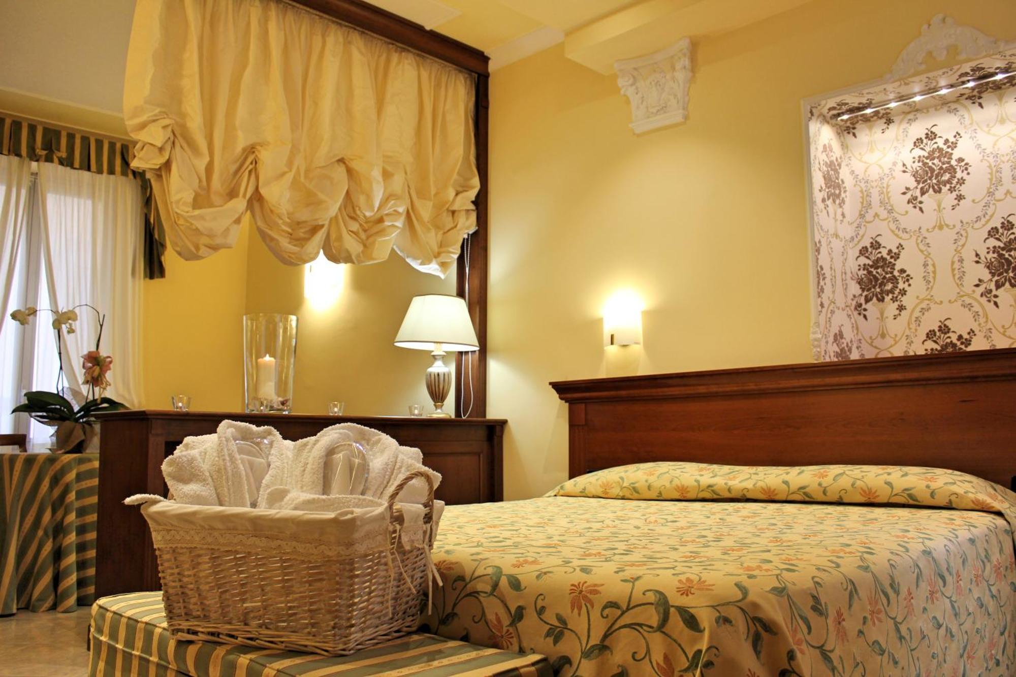ואראצה Hotel Astigiana & Appartamenti חדר תמונה