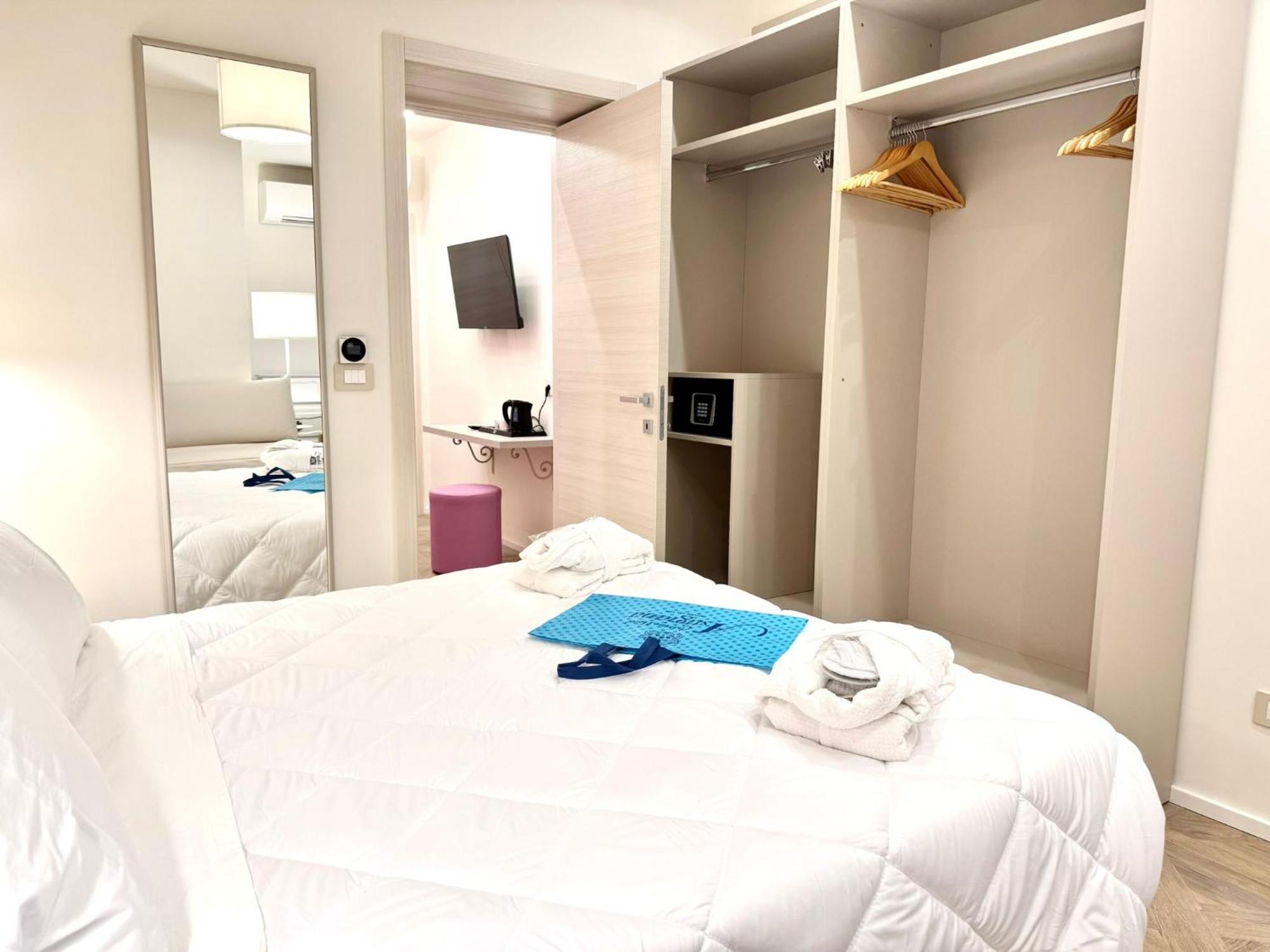 ואראצה Hotel Astigiana & Appartamenti מראה חיצוני תמונה