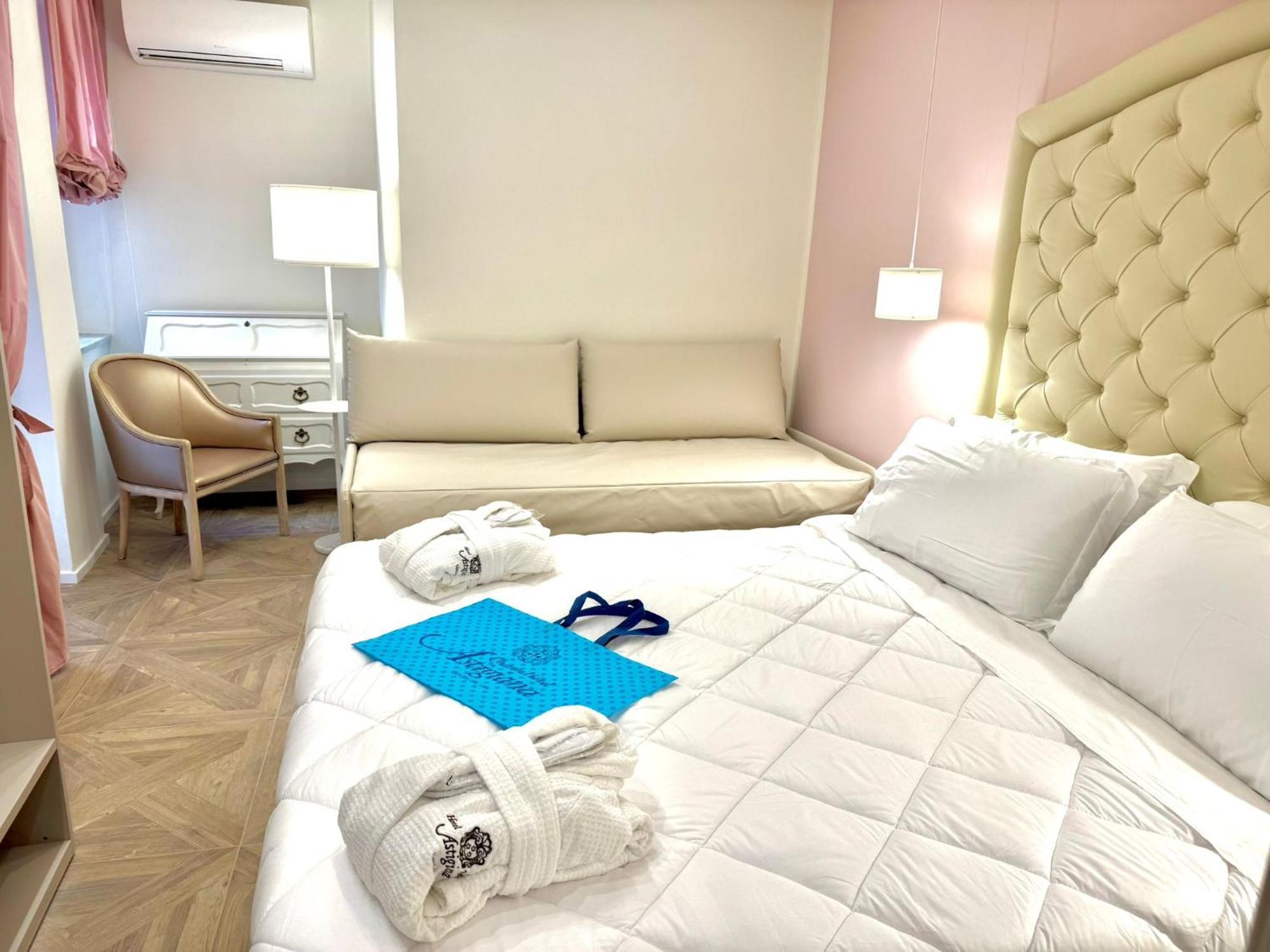 ואראצה Hotel Astigiana & Appartamenti מראה חיצוני תמונה