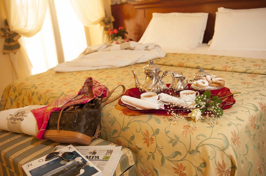 ואראצה Hotel Astigiana & Appartamenti מראה חיצוני תמונה