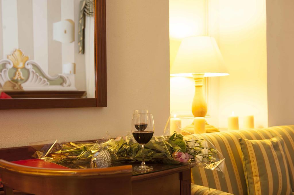 ואראצה Hotel Astigiana & Appartamenti מראה חיצוני תמונה