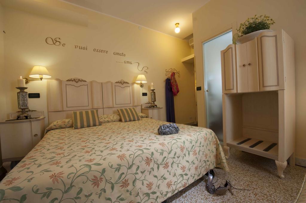 ואראצה Hotel Astigiana & Appartamenti מראה חיצוני תמונה