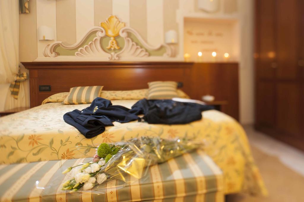 ואראצה Hotel Astigiana & Appartamenti מראה חיצוני תמונה